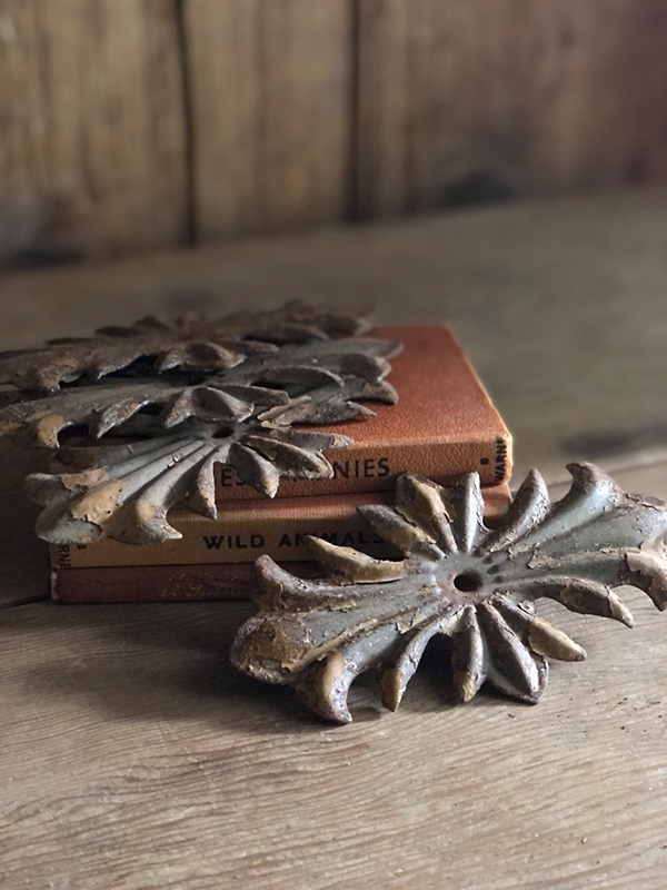 Decorative drawer plate