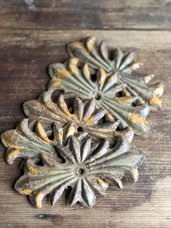 Decorative drawer plate