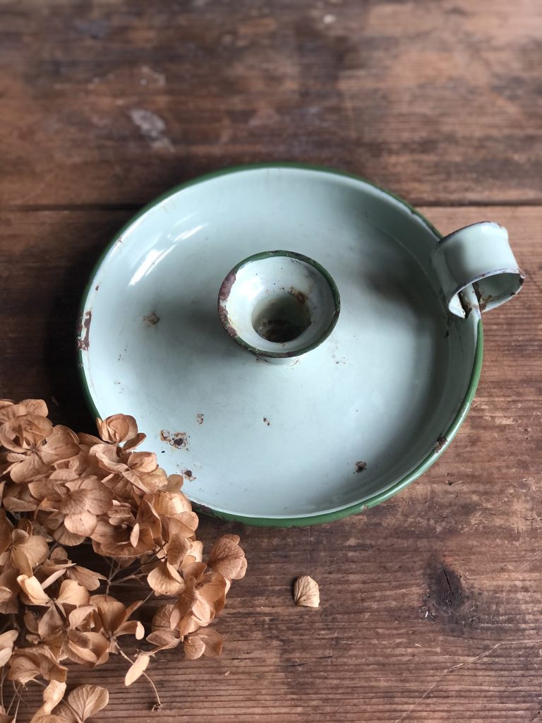 Enamel chamberstick holder