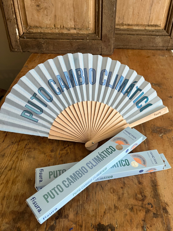 Puto Cambio Climatico fan with boxes